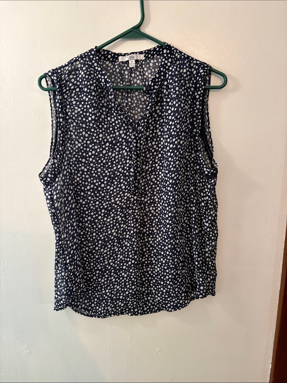 Q&A Polka Dot Navy Sleeveless Sheer V-Neck Camisole Size Small